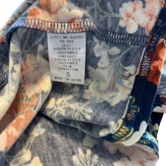 Gigio Mixed Floral Boxy Top - Size Medium / Large - Picture 5 of 8